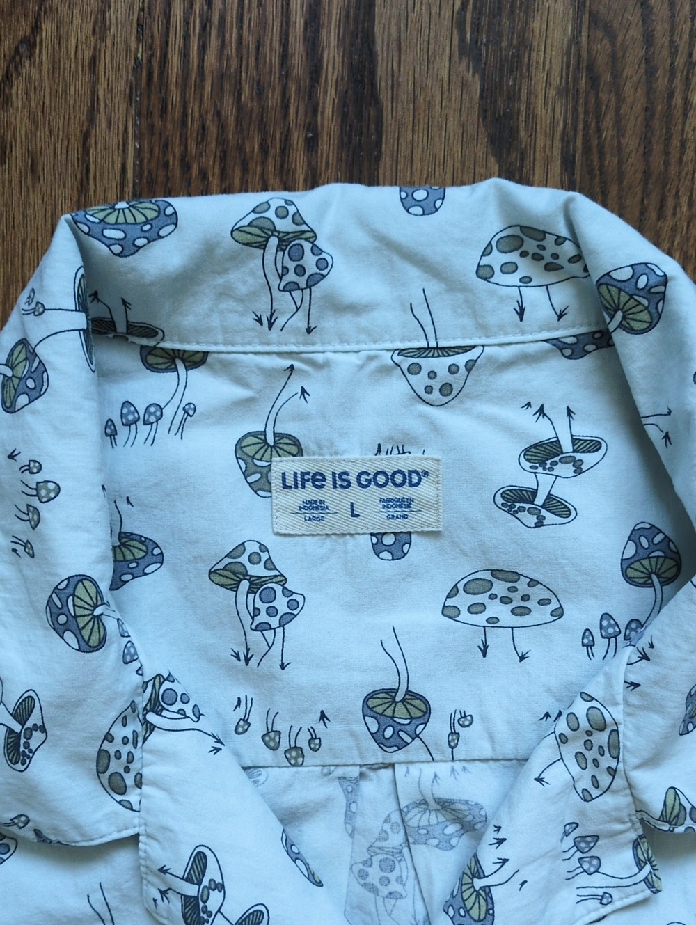 Life Is Good Men's Short-Sleeve Button-Up Shirt with Mushroom Print - Picture 6 of 9